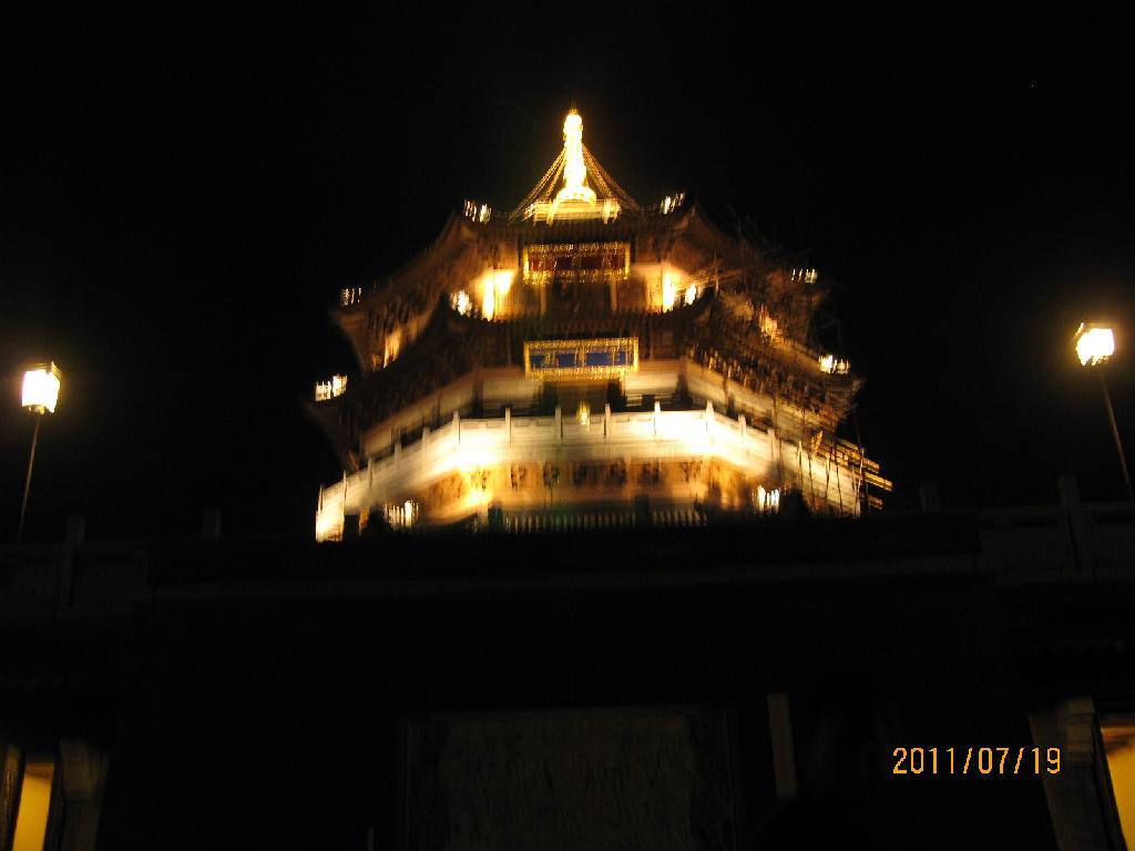 大悲阁夜景.jpg